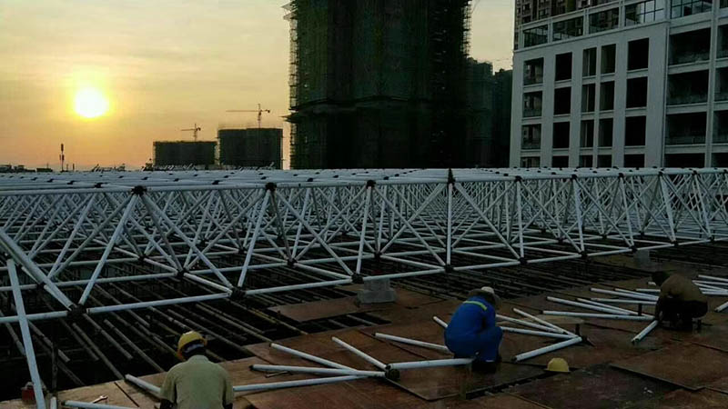 北流螺栓球网架安装现场